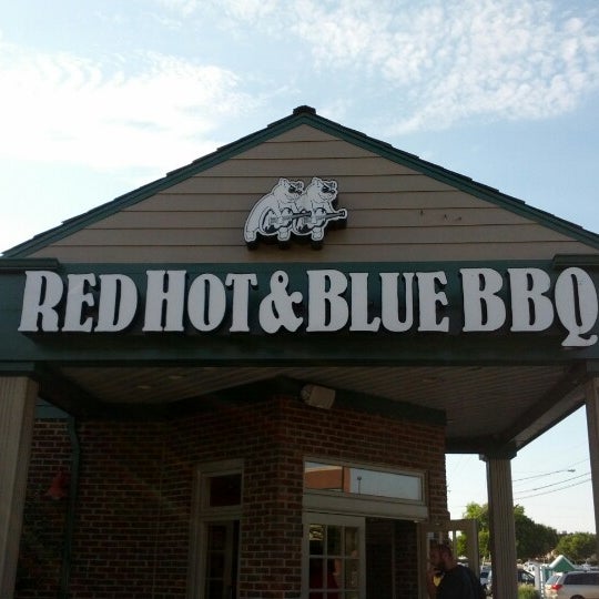 Photo taken at Red Hot &amp; Blue  -  Barbecue, Burgers &amp; Blues by Christopher U. on 9/14/2012