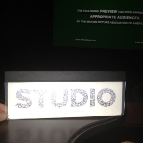 4/10/2013にStrikeCity S.がStudio Movie Grill Epicentreで撮った写真