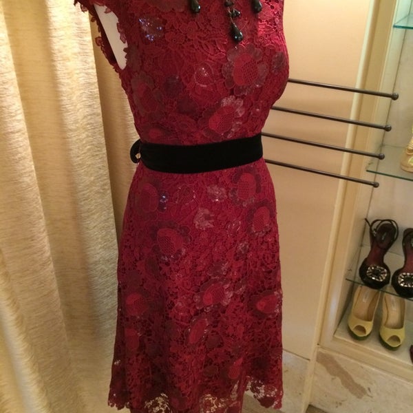 Foto tirada no(a) Luly Yang Couture por Kim Brooks Style em 10/14/2014