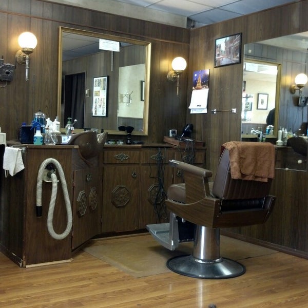 Rolling Hills Barber Shop 8724 W Maple St