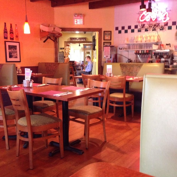 6/17/2013にLarry B.がBroadway Dinerで撮った写真