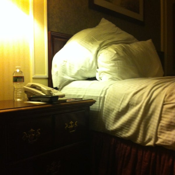 รูปภาพถ่ายที่ The Grand Summit Hotel โดย Larry B. เมื่อ 1/17/2013