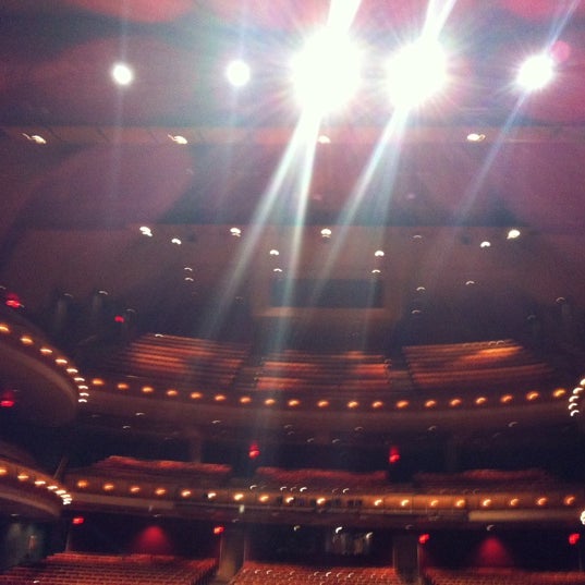 Foto tirada no(a) Weidner Center for the Performing Arts por Kristin C. em 11/17/2012