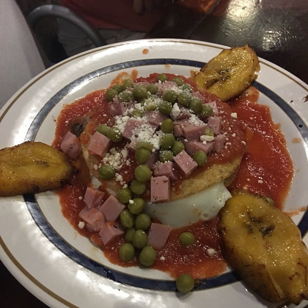 รูปภาพถ่ายที่ Cafetería Impala โดย Elena S. เมื่อ 9/19/2017