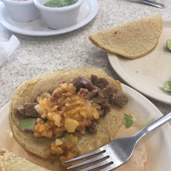 Foto scattata a Taquería El Jarocho da Elena S. il 6/6/2017