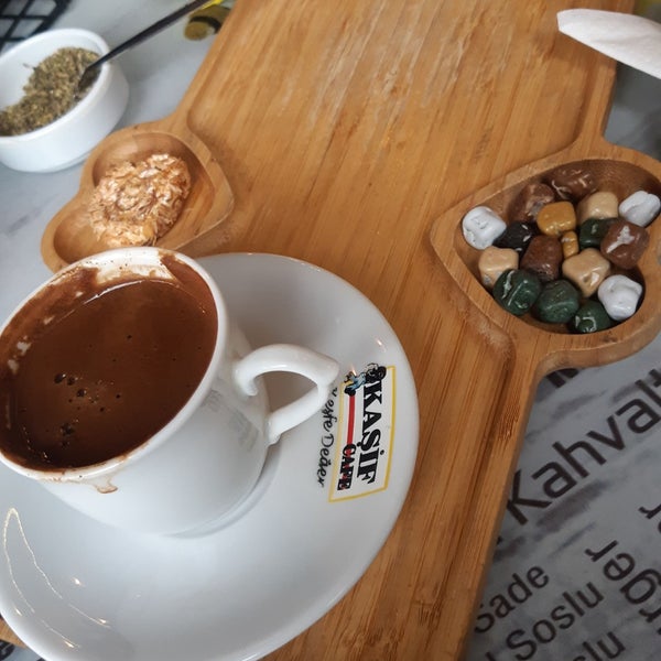 Photo taken at Kaşif Cafe / heykel by Zeyna💫 on 11/22/2019