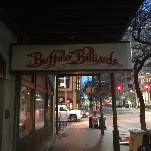 รูปภาพถ่ายที่ Buffalo Billiards โดย Martin H. เมื่อ 3/10/2018