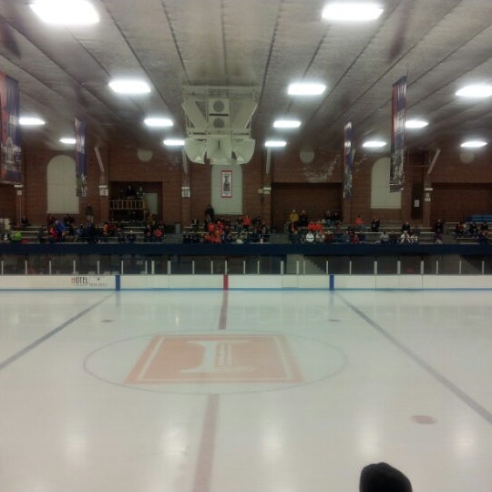 Photo prise au UI Ice Arena par Brian C. le10/13/2012