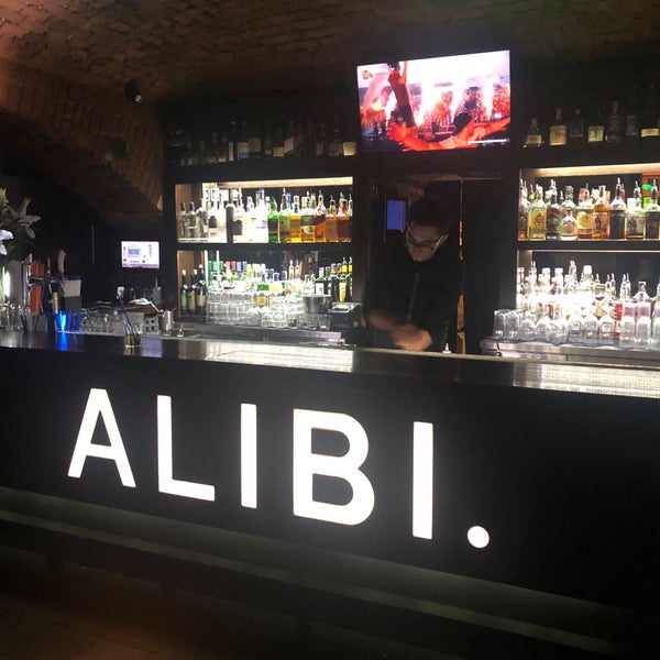 รูปภาพถ่ายที่ ALIBI. cocktail and music bar โดย Tomáš H. เมื่อ 8/19/2019