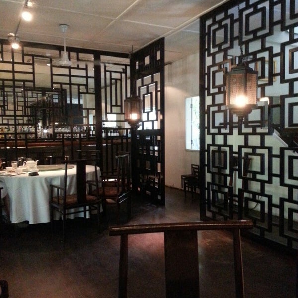 Das Foto wurde bei Min Jiang Chinese Restaurant von Sally Y. am 11/10/2013 aufgenommen