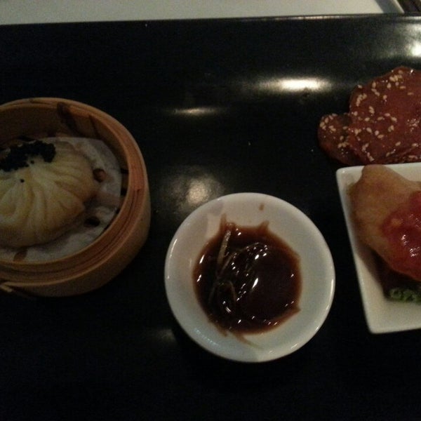 Das Foto wurde bei Min Jiang Chinese Restaurant von Sally Y. am 11/10/2013 aufgenommen