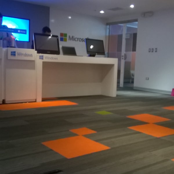 Photo taken at Microsoft Perú by Adolfo I. on 4/8/2016