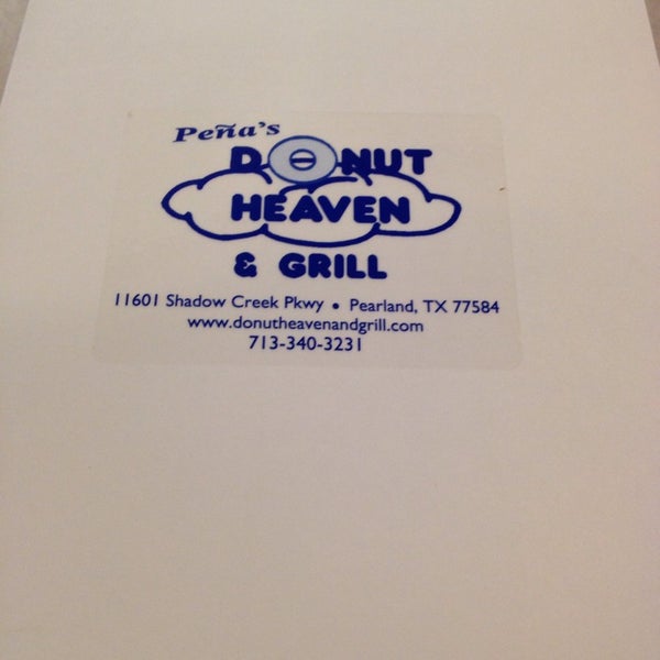 Foto scattata a Pena&#39;s Donut Heaven &amp; Grill da Michael L. il 7/27/2013
