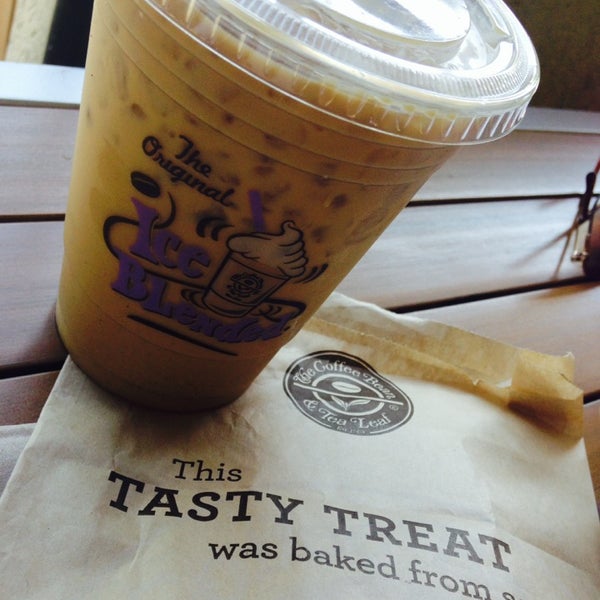 Photo taken at The Coffee Bean &amp; Tea Leaf by Lesley E. on 6/17/2014