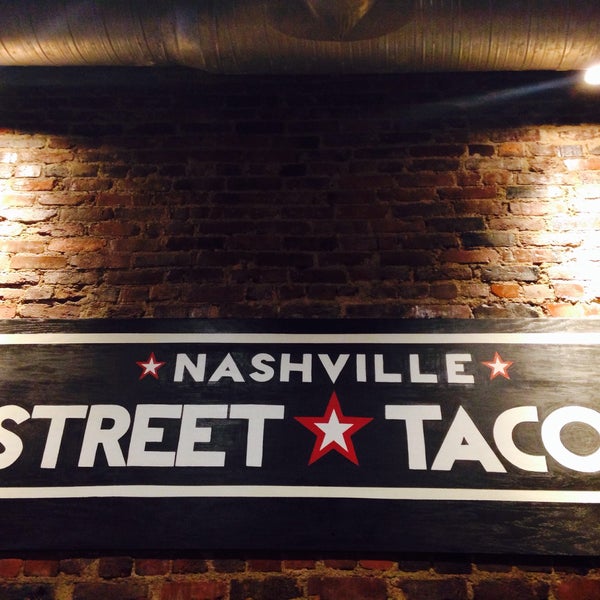 Foto scattata a Nashville Street Tacos da Lesley E. il 1/12/2015