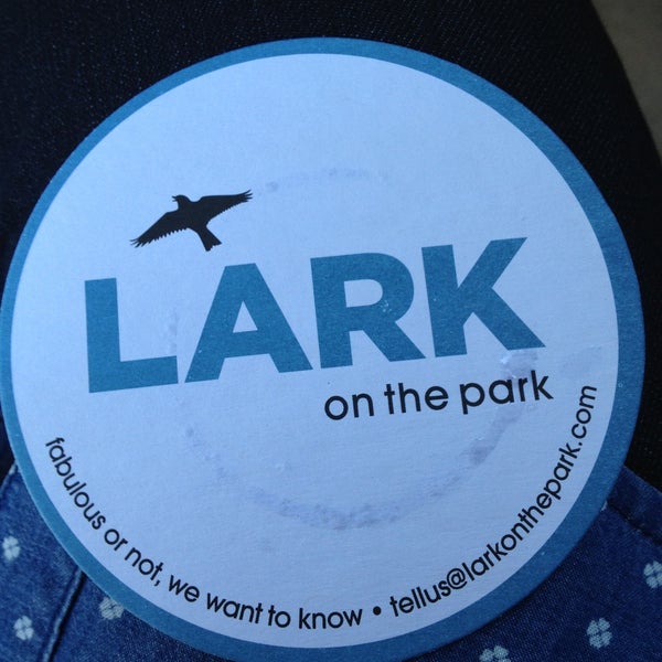 รูปภาพถ่ายที่ LARK on the Park โดย Fonda A. เมื่อ 5/4/2013