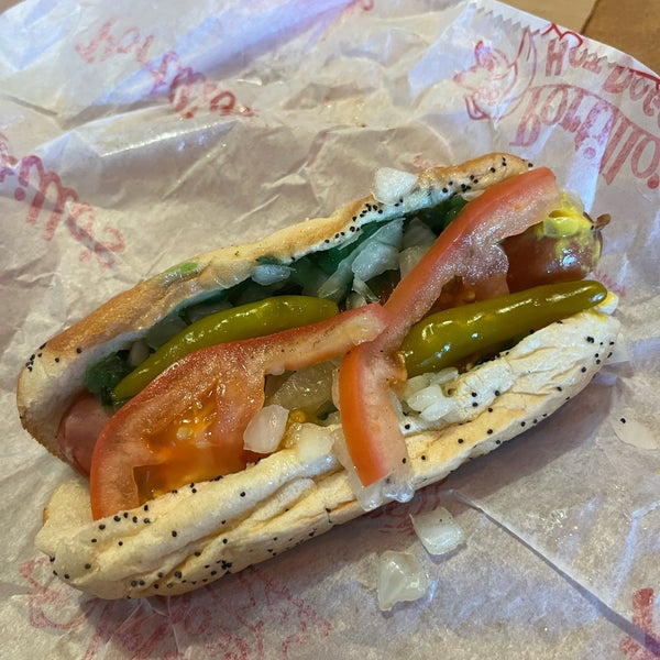 Portillo's Crystal Lake'de Hot Dog Dükkanı