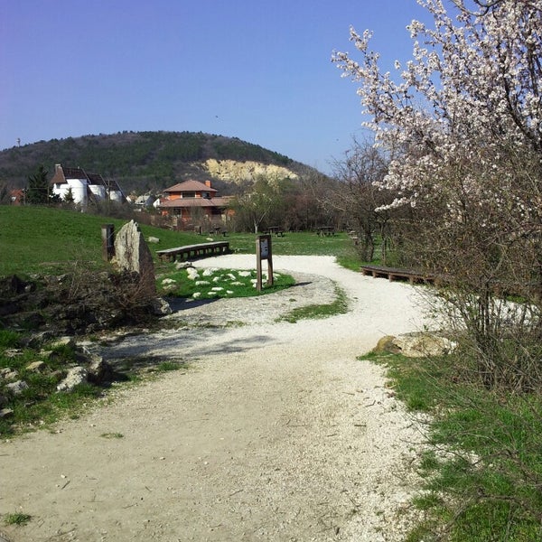 รูปภาพถ่ายที่ Szemlő-hegyi-barlang โดย Hajni V. เมื่อ 3/13/2014