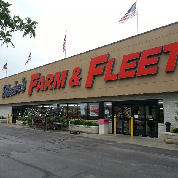 Foto diambil di Blain&#39;s Farm &amp; Fleet oleh Andrew D. pada 6/20/2014