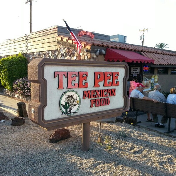 Foto scattata a Tee Pee Mexican Food da Andrew D. il 3/20/2016