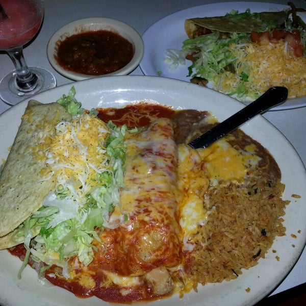 Foto tomada en Tee Pee Mexican Food  por Andrew D. el 12/14/2014