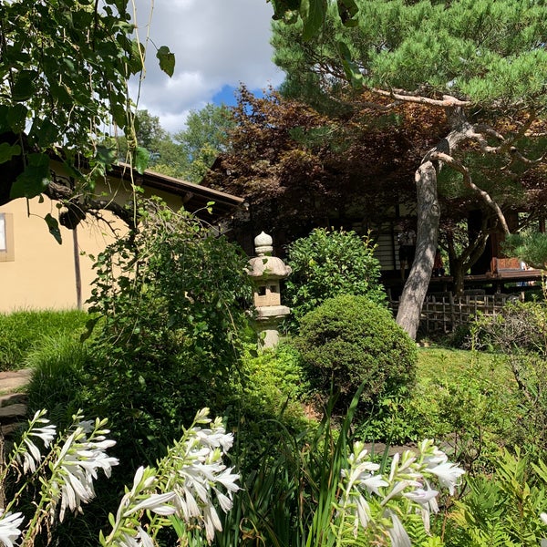 รูปภาพถ่ายที่ Shofuso Japanese House and Garden โดย Nick S. เมื่อ 8/30/2020
