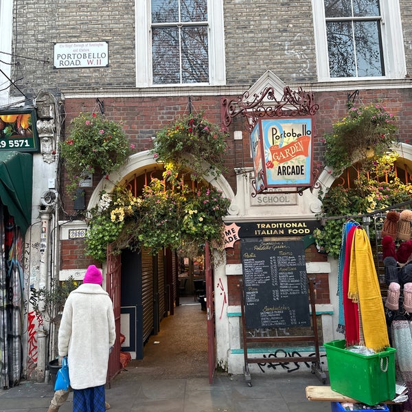 Portobello Green Vintage Fashion Market Golborne 14 tips