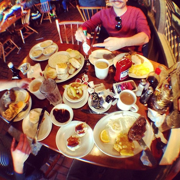 Cracker Barrel Old Country Store Airport North'da Amerikan Restoranı