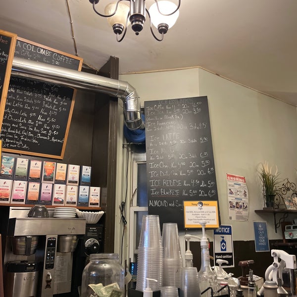 3/12/2022 tarihinde Amanda C.ziyaretçi tarafından Penny House Cafe'de çekilen fotoğraf