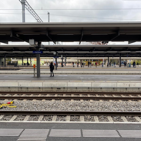 Foto tomada en Bahnhof Oerlikon  por Timur Z. el 12/2/2019