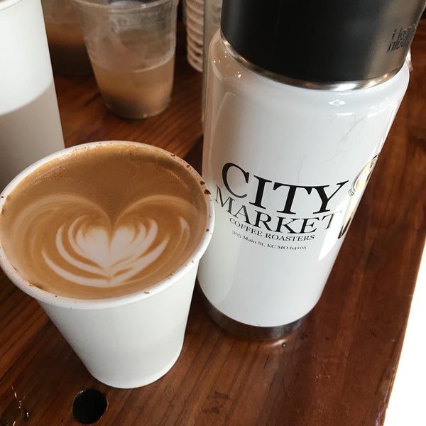7/29/2017 tarihinde Christina E.ziyaretçi tarafından City Market Coffee Roasters'de çekilen fotoğraf