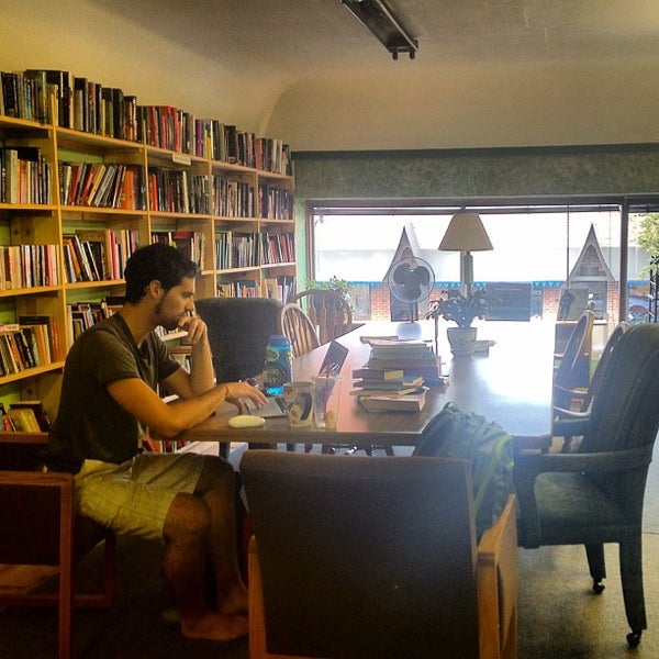 Photo taken at Dudley&#39;s Bookshop Cafe by Jessica 💖 S. on 9/14/2012