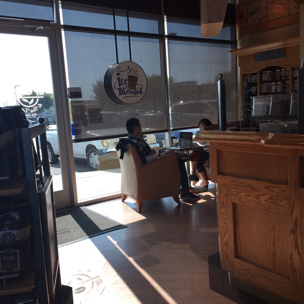 Photo taken at The Coffee Bean &amp; Tea Leaf by Ali A. on 1/19/2015