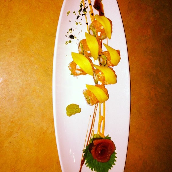Снимок сделан в Fuji1546 Restaurant &amp; Bar пользователем Amanda L. 10/6/2012