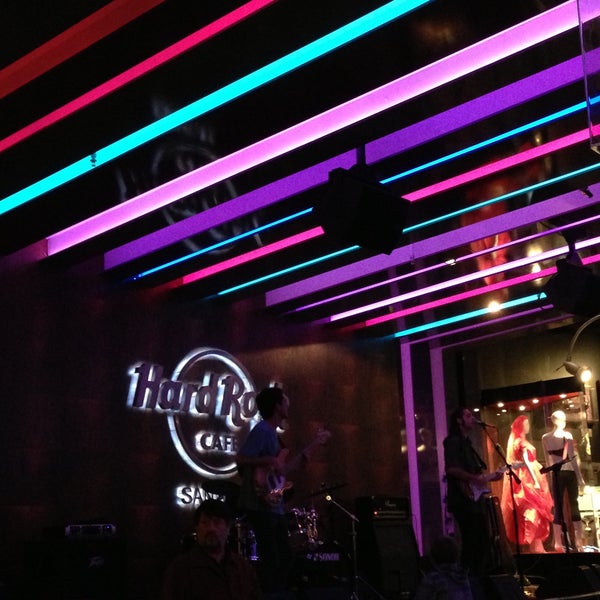 รูปภาพถ่ายที่ Hard Rock Cafe Santiago โดย Pablo D. เมื่อ 4/20/2013