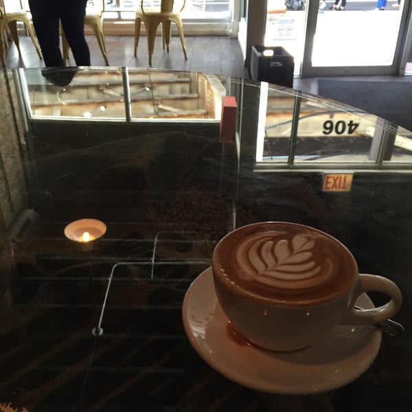 10/10/2015 tarihinde 純苔 小.ziyaretçi tarafından Bow Truss Coffee'de çekilen fotoğraf