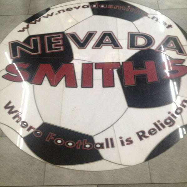 รูปภาพถ่ายที่ Nevada Smiths โดย Nikita D. เมื่อ 4/12/2013
