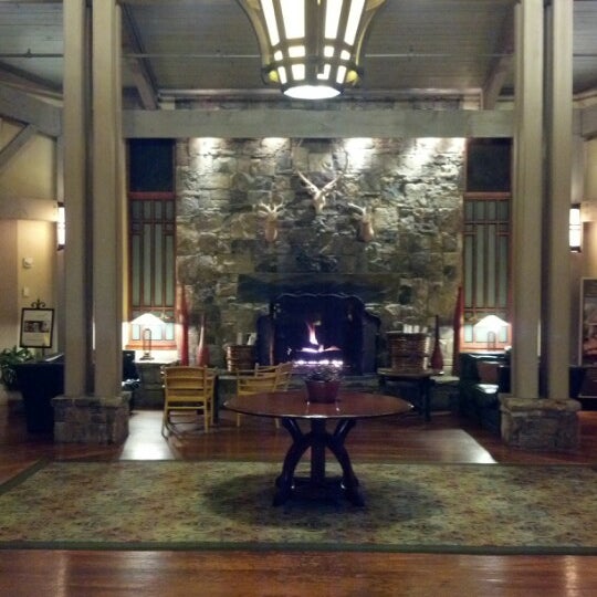 Foto diambil di The Lodge and Spa at Callaway Gardens, Autograph Collection oleh Courtney H. pada 11/21/2012