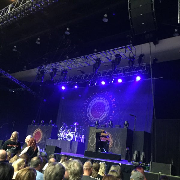 Foto tirada no(a) Turning Stone Event Center por Ryan M. em 5/18/2019