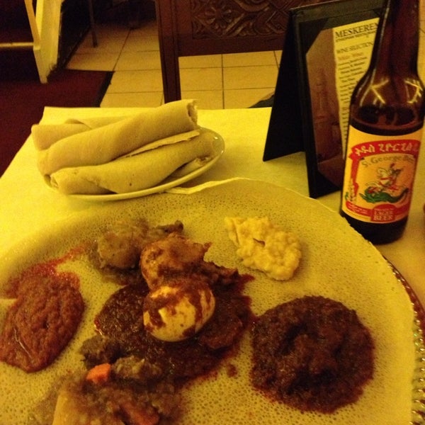 Das Foto wurde bei Meskerem Ethiopian Restaurant von o_tachi am 3/20/2014 aufgenommen