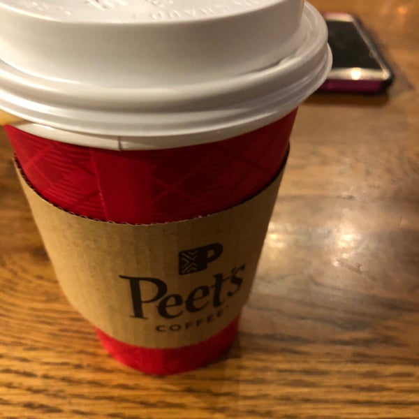 Foto scattata a Peet&#39;s Coffee &amp; Tea da E E. il 1/21/2018