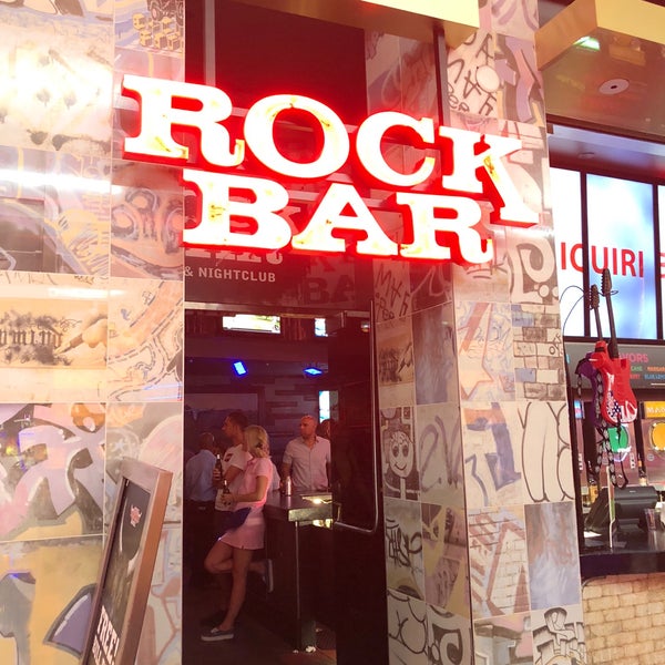 Foto diambil di PBR Rock Bar &amp; Grill oleh E E. pada 7/7/2018