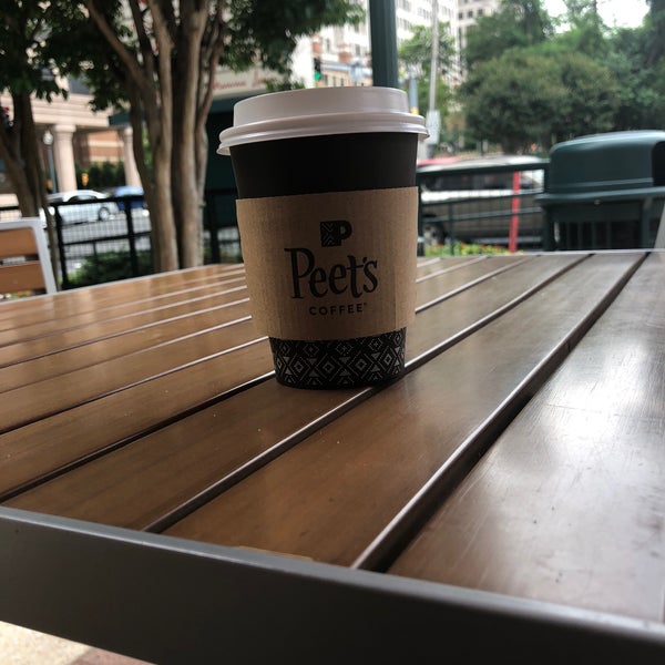 Foto scattata a Peet&#39;s Coffee &amp; Tea da E E. il 6/10/2018