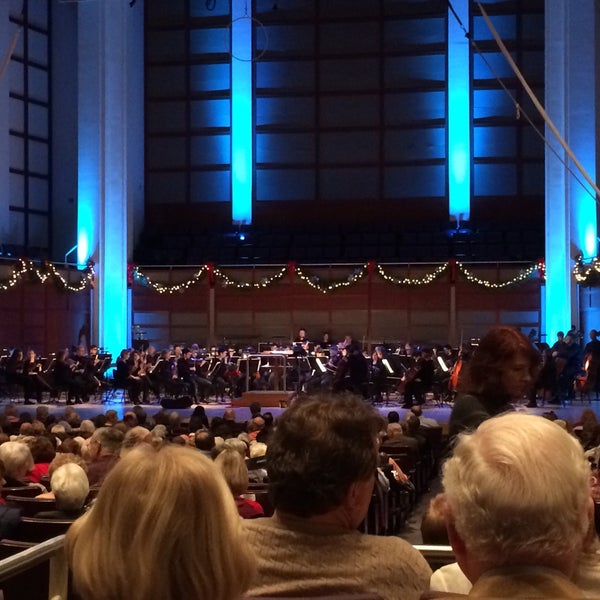 Foto scattata a Duke Energy Center For The Performing Arts da Kia S. il 12/19/2015