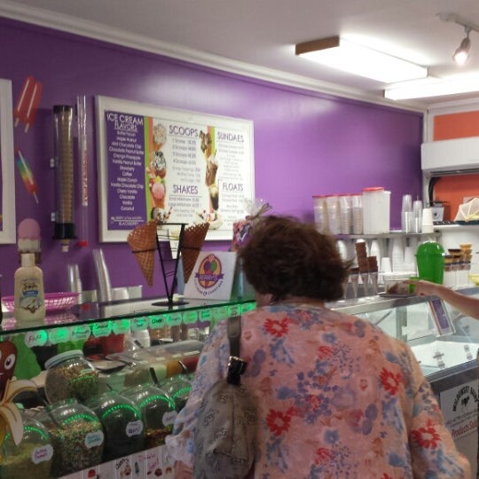 Photo taken at Berry&#39;s Ice Cream &amp; Candy Bar by Mike M. on 8/31/2014