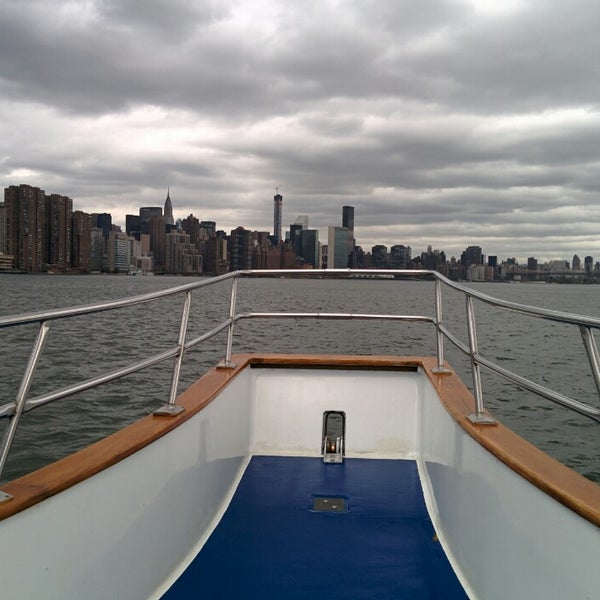 Photo prise au New York Health &amp; Racquet Club Yacht par Nameet P. le9/13/2014