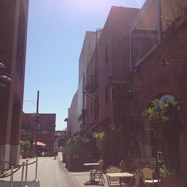 Old Town Pasadena Square Plaza in Old Pasadena