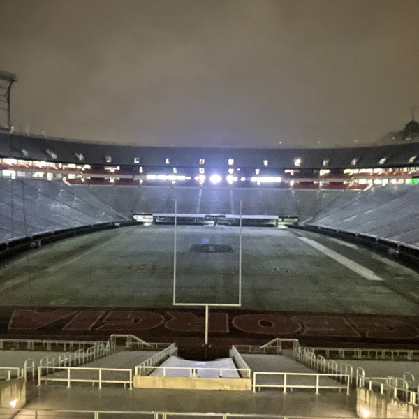 Foto diambil di Sanford Stadium oleh Richard C. pada 1/22/2022