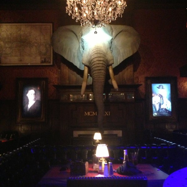 Das Foto wurde bei Jekyll &amp; Hyde Club | Restaurant &amp; Bar von Bruce M. am 2/23/2013 aufgenommen