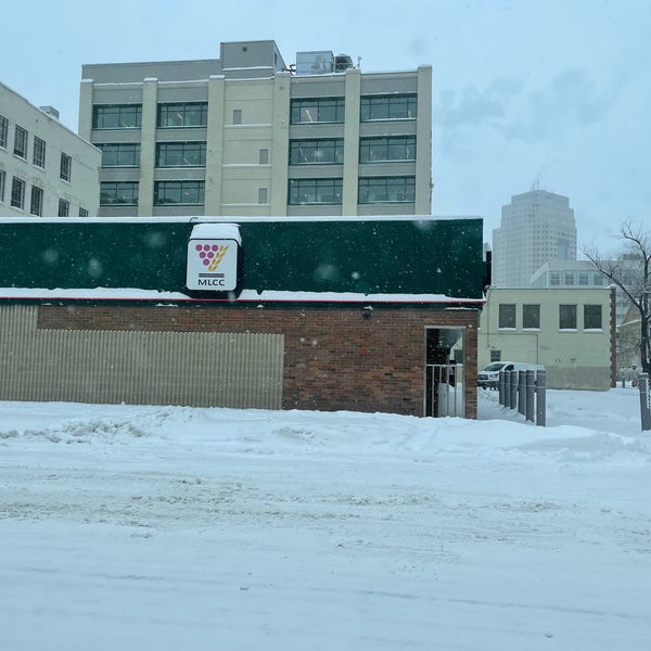 Giant Tiger Downtown Winnipeg 0 tips